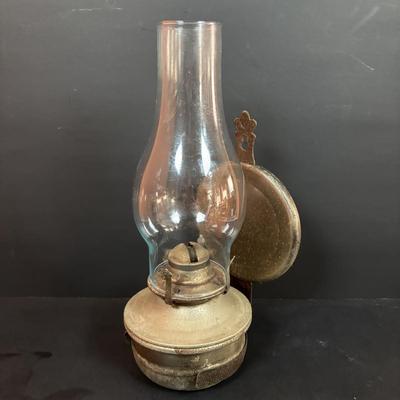 LOT 104: Vintage Oil Lamps & Glass Replacement Chimneys