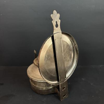 LOT 104: Vintage Oil Lamps & Glass Replacement Chimneys