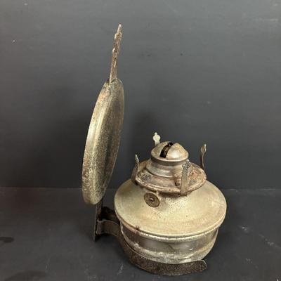 LOT 104: Vintage Oil Lamps & Glass Replacement Chimneys