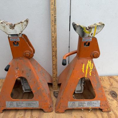 LOT 109: Floor Jacks and Jack Stands