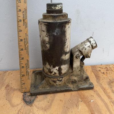 LOT 109: Floor Jacks and Jack Stands