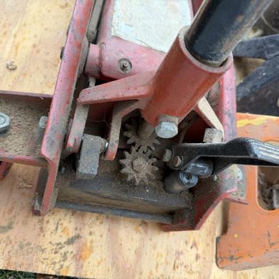 LOT 109: Floor Jacks and Jack Stands
