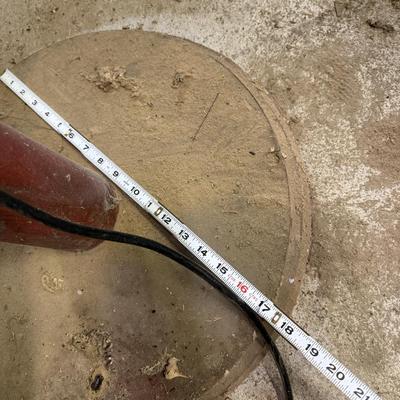 LOT 113 - 8" Bench Grinder w/ Vice - Very Heavy w/ Steel Base