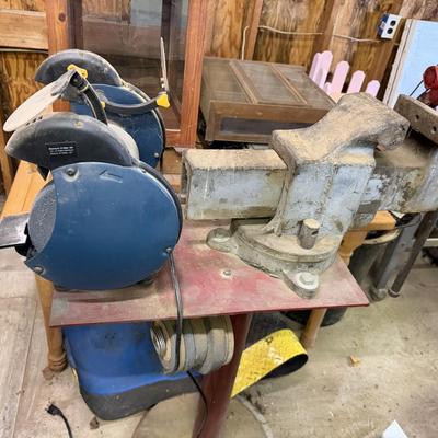 LOT 113 - 8" Bench Grinder w/ Vice - Very Heavy w/ Steel Base