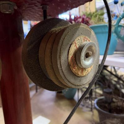 LOT 113 - 8" Bench Grinder w/ Vice - Very Heavy w/ Steel Base