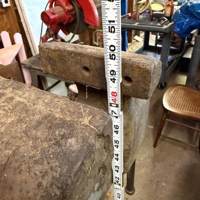 LOT 113 - 8" Bench Grinder w/ Vice - Very Heavy w/ Steel Base