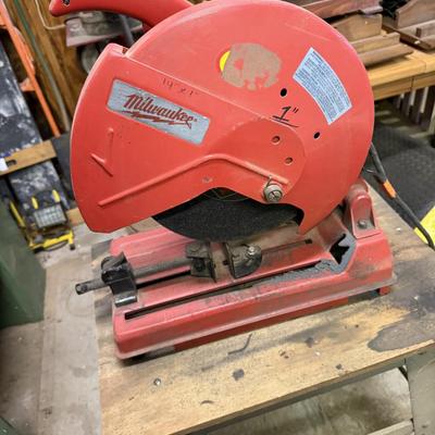 LOT 114 - Milwaukee Heavy- Duty Bench Top Abrasive Cut Off Saw