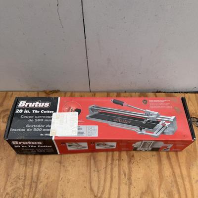 LOT 125 - Floor Tile Cutting Tools