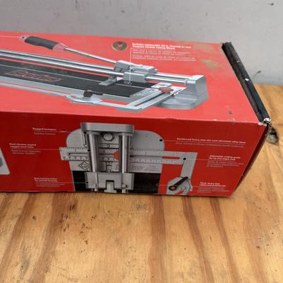 LOT 125 - Floor Tile Cutting Tools