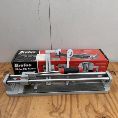 LOT 125 - Floor Tile Cutting Tools