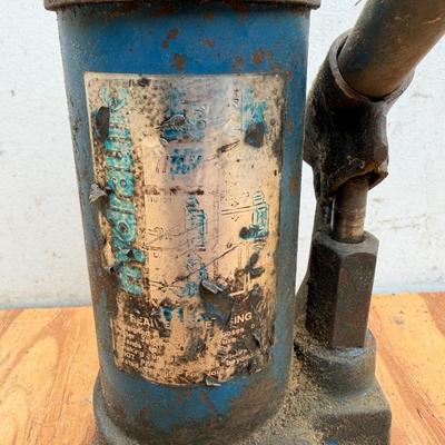 LOT:: 127 - Mechanic Floor Creepers/Stool, Heavy Duty Boston, Mass Jack, small jack -JLP - garage