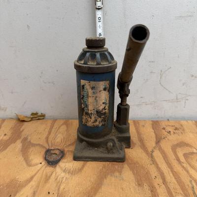 LOT:: 127 - Mechanic Floor Creepers/Stool, Heavy Duty Boston, Mass Jack, small jack -JLP - garage