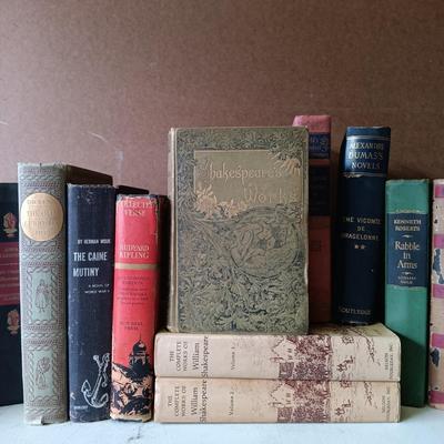 LOT 128: Shakespeare's Works Late 1800s by Crowell & Co with a Selection of Vintage and Antique Novels