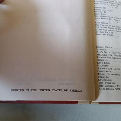 LOT 128: Shakespeare's Works Late 1800s by Crowell & Co with a Selection of Vintage and Antique Novels