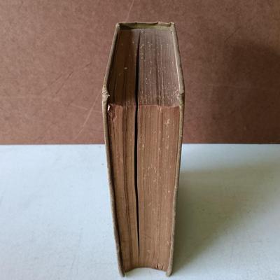 LOT 128: Shakespeare's Works Late 1800s by Crowell & Co with a Selection of Vintage and Antique Novels