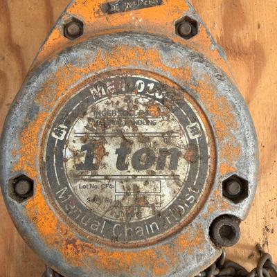 LOT:: 129 - Chain Hoist & Bolt on Trailer Hitches JLP - garage