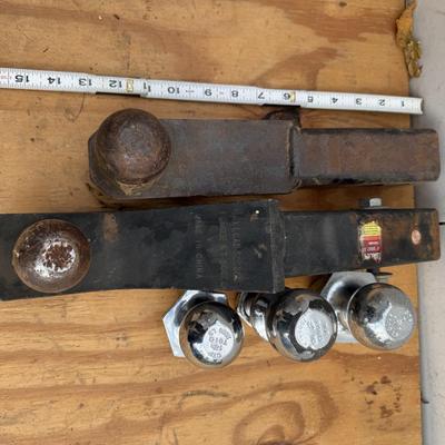 LOT:: 129 - Chain Hoist & Bolt on Trailer Hitches JLP - garage