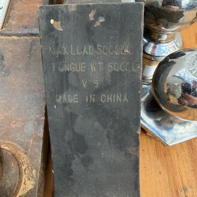 LOT:: 129 - Chain Hoist & Bolt on Trailer Hitches JLP - garage