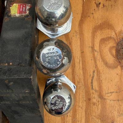LOT:: 129 - Chain Hoist & Bolt on Trailer Hitches JLP - garage