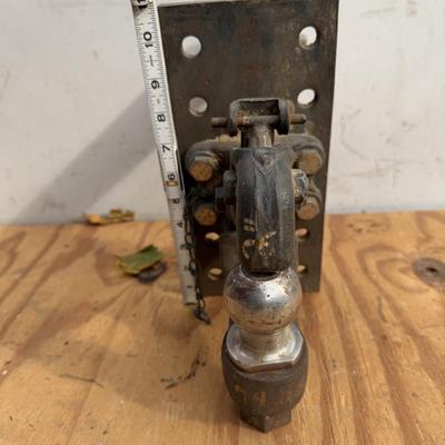 LOT:: 129 - Chain Hoist & Bolt on Trailer Hitches JLP - garage