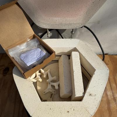 LOT:: 130 - Jen-Kens Kilns w/ accessories JLP - garage