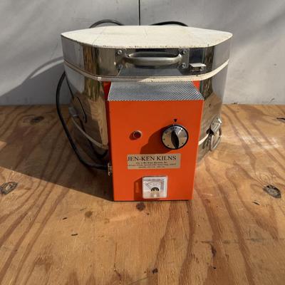 LOT:: 130 - Jen-Kens Kilns w/ accessories JLP - garage