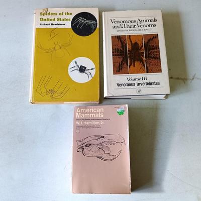LOT 136: Golden Nature Guides, Webster's New World Dictionary 1963 & More