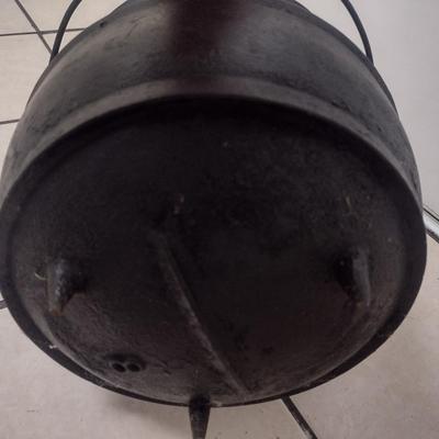Vintage Cast Iron Tripod Cauldron