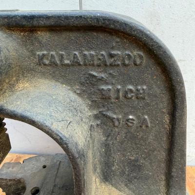 LOT 141 - Bench Vice Lot (4)