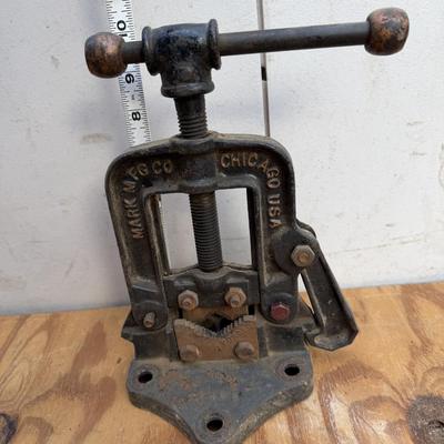 LOT 141 - Bench Vice Lot (4)