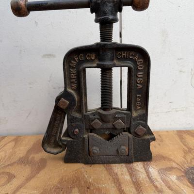 LOT 141 - Bench Vice Lot (4)