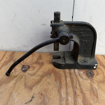 LOT 141 - Bench Vice Lot (4)