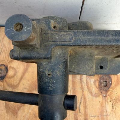 LOT 141 - Bench Vice Lot (4)