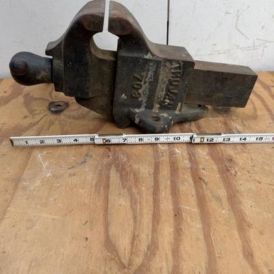 LOT 141 - Bench Vice Lot (4)