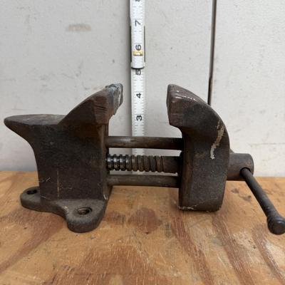 LOT 142 - Bench Vice Lot (3)