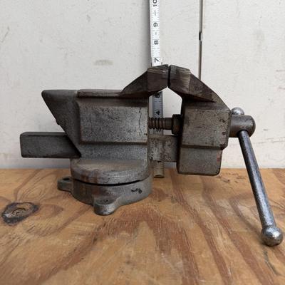 LOT 142 - Bench Vice Lot (3)