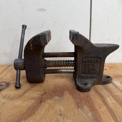 LOT 142 - Bench Vice Lot (3)