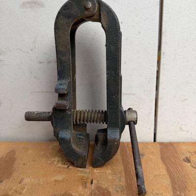 LOT 142 - Bench Vice Lot (3)