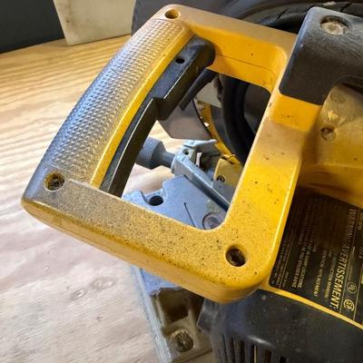 LOT 148 - DeWalt Compound Miter Saw
