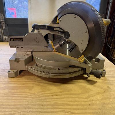 LOT 148 - DeWalt Compound Miter Saw