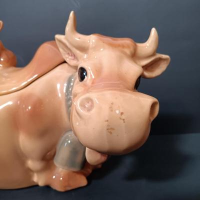LOT 161: Vintage Brush USA W10 Pottery Cow and Cat Cookie Jar