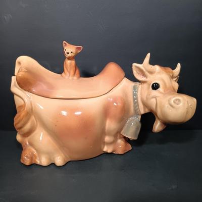 LOT 161: Vintage Brush USA W10 Pottery Cow and Cat Cookie Jar