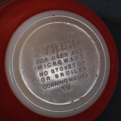 LOT 163: Vintage Pyrex Autumn Harvest Wheat Cinderella Bowl with (2) Mixing Bowls