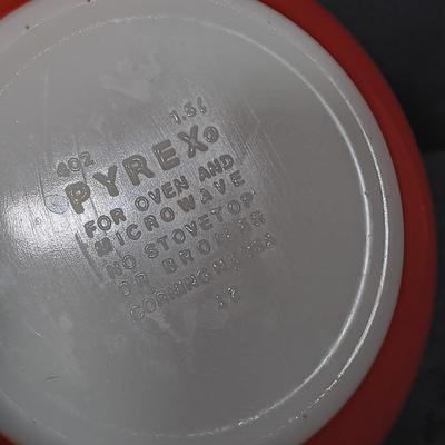 LOT 163: Vintage Pyrex Autumn Harvest Wheat Cinderella Bowl with (2) Mixing Bowls