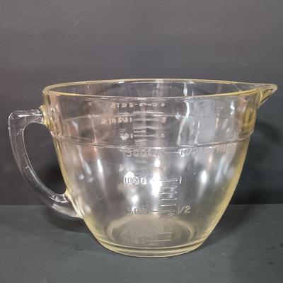 LOT 165: The Pampered Chef Apple Peeler and Prep Bowls with Nantucket Pie Plate, Fire King Measuring Cup & More