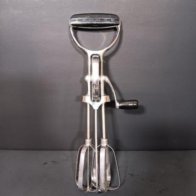 LOT 167: Vintage Kitchen Collection