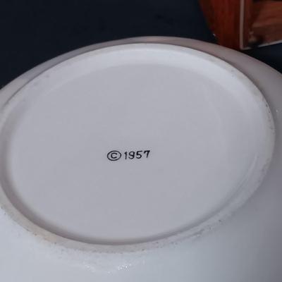 LOT 168: Vintage Veggie Nesting Bowls, Cutco Kitchen Utensils, Wooden Dixie Cup Dispenser & More