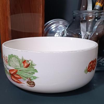 LOT 168: Vintage Veggie Nesting Bowls, Cutco Kitchen Utensils, Wooden Dixie Cup Dispenser & More