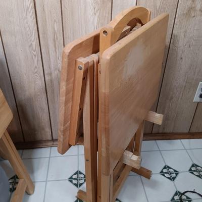 LOT 170: Set of (4) Folding TV Trays with Stand