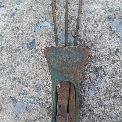 LOT 187: Set of (5) Vintage Fishing Gigs / Spears